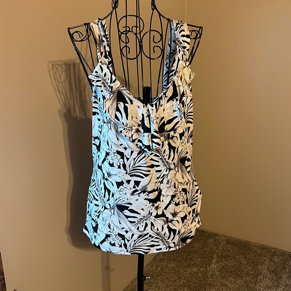 White House, Black market tank top with‎ ruffle